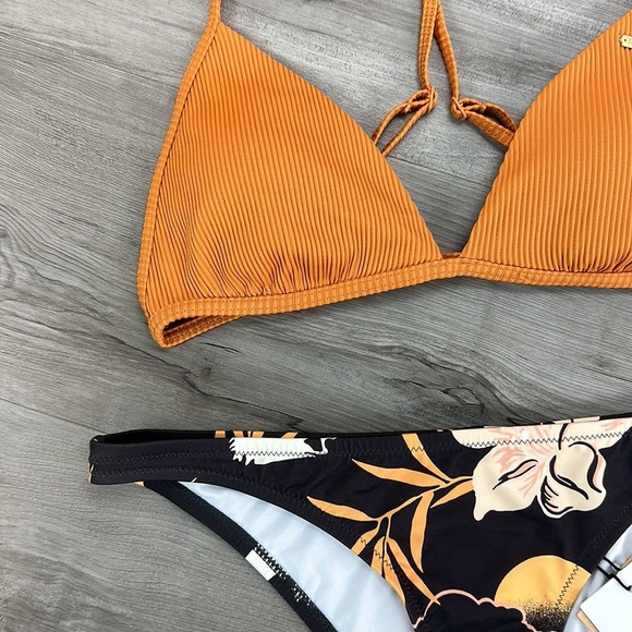 ROXY MIND OF FREEDOM FIXED TRI TOP CLASSIC CHEEKY PANT BIKINI SET - Picture 6 of 13